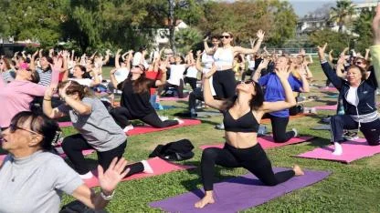 Karşıyaka’da yaza ‘yoga’ ile veda