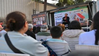 Sinan Meydan İZKİTAP’ta “Adım Adım Cumhuriyet”i anlattı