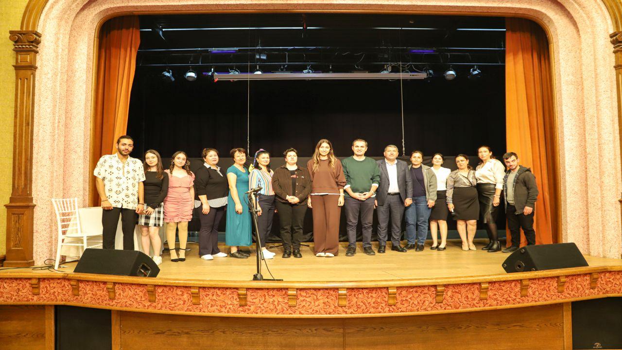 Alayına Makara Tiyatrosu Bayındır’da Gülmekten Kırdı Geçirdi