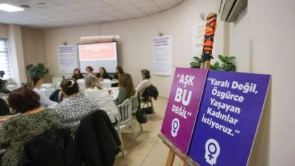 Buca’da Türk dizilerinde romantize edilen şiddet tartışıldı