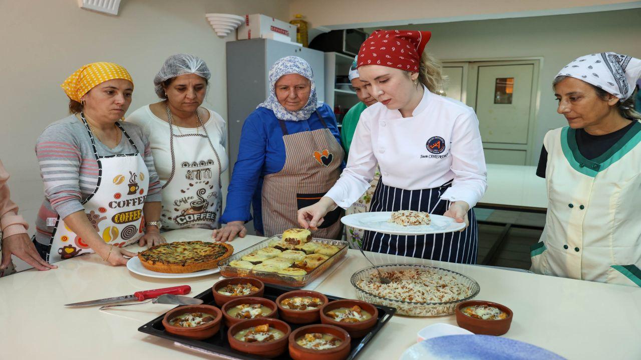 Bucalı Kadınlar Evka-1 Semt Evi’nde Dünya Mutfağıyla Buluşuyor