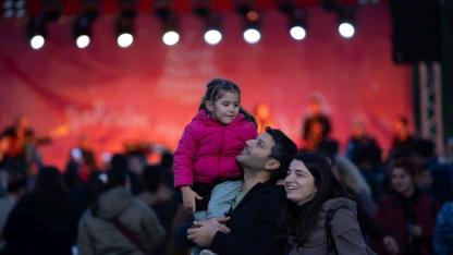 İzmir  yeni yılı rengarenk bir festivalle karşılıyor