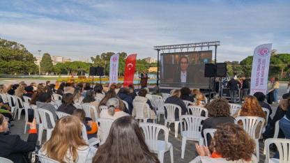 İzmir’den dünyaya, dünyadan İzmir’e: Buradayım, iyiyim
