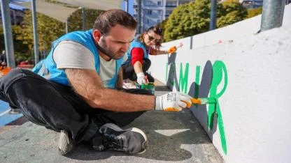 İzmirli gönüllüler el ele vererek doğa için temizlediler