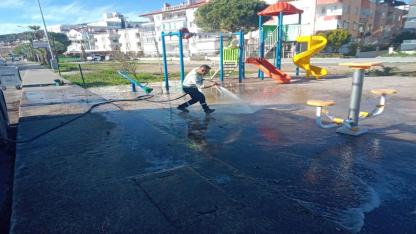 Ayvalık’ta Park ve Bahçeler Ekipleri 7/24 Görev Başında