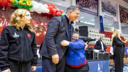 “Bize mutluluk gözyaşları döktürün”