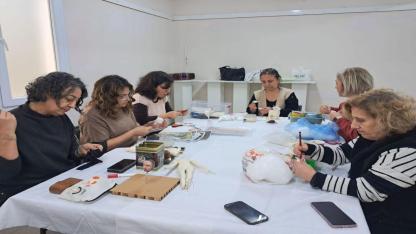 Çiğli’de Kadınlar Unutulmaya Yüz Tutmuş “Kitre Bebek” Sanatını Yaşatıyor