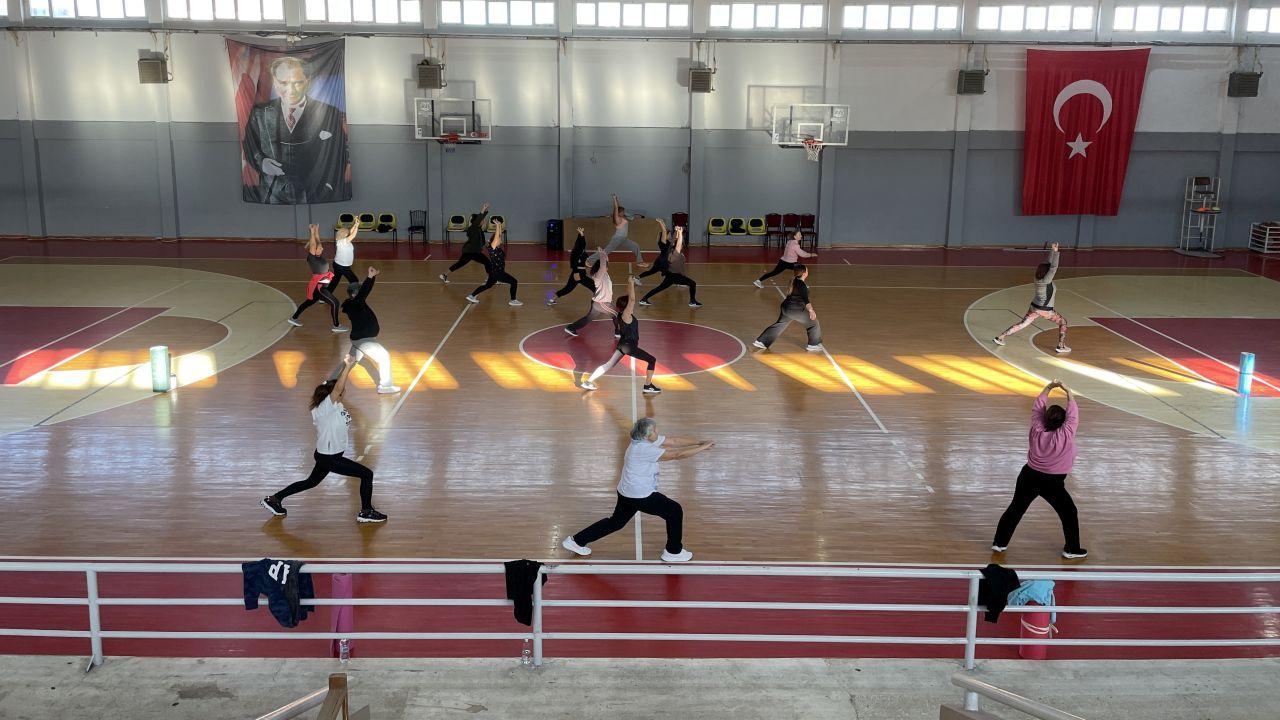 “Narlıdere’de Kadınlar Güne Sporla Başlıyor”