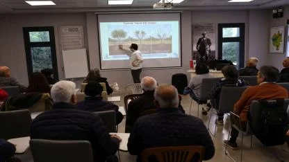 Efes Selçuk’ta zeytin budama eğitimi düzenlendi