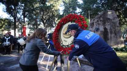 Karşıyakalılar Zübeyde Anne’yi kabri başında andı