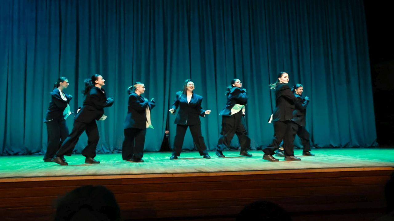 Yasemin Sakallıoğlu, İzmirlileri kahkahaya boğdu