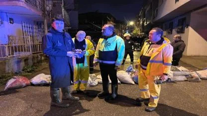 Yıldırım düştü, gelgit nedeniyle dereler taştı