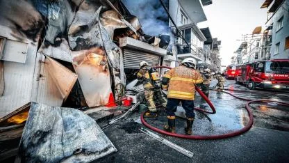 Buca’da iş yeri yangını panik yarattı