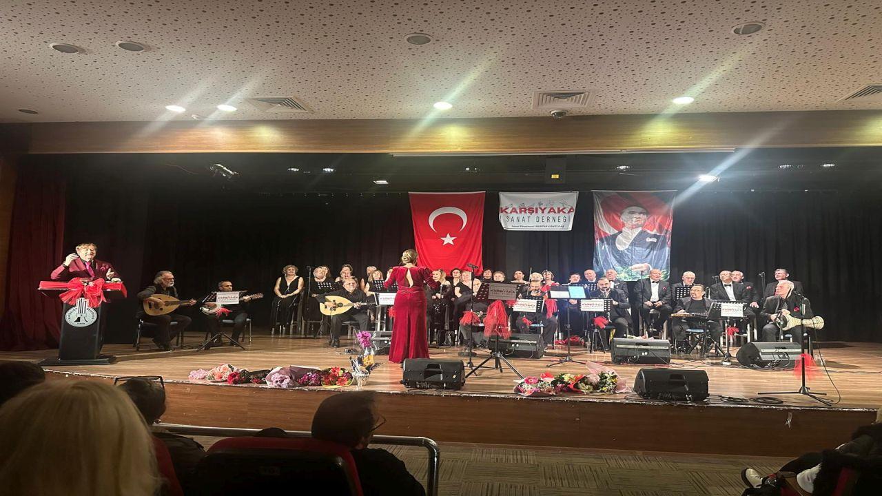 Karşıyaka Sanat Derneği’nde salon doldu, ayakta duracak yer kalmadı