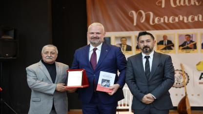 Menemen'de halk aşıkları geçidi!