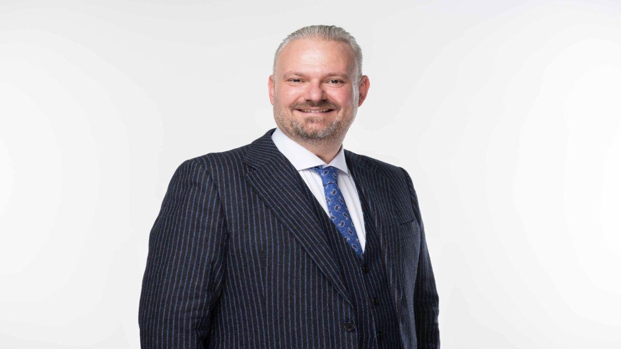 Menemenli gençlere tam destek!