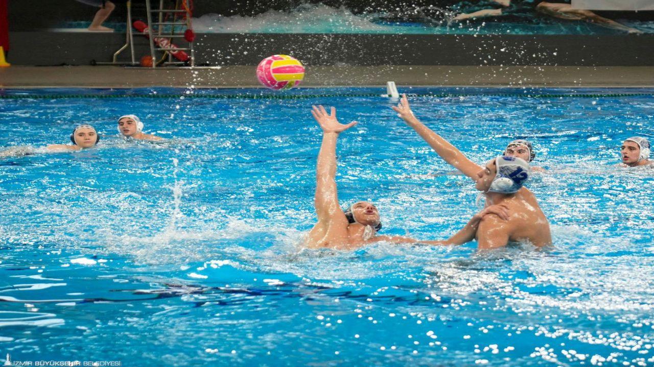 İzmir Büyükşehir Belediyesi sporcuları başarıdan başarıya koşuyor