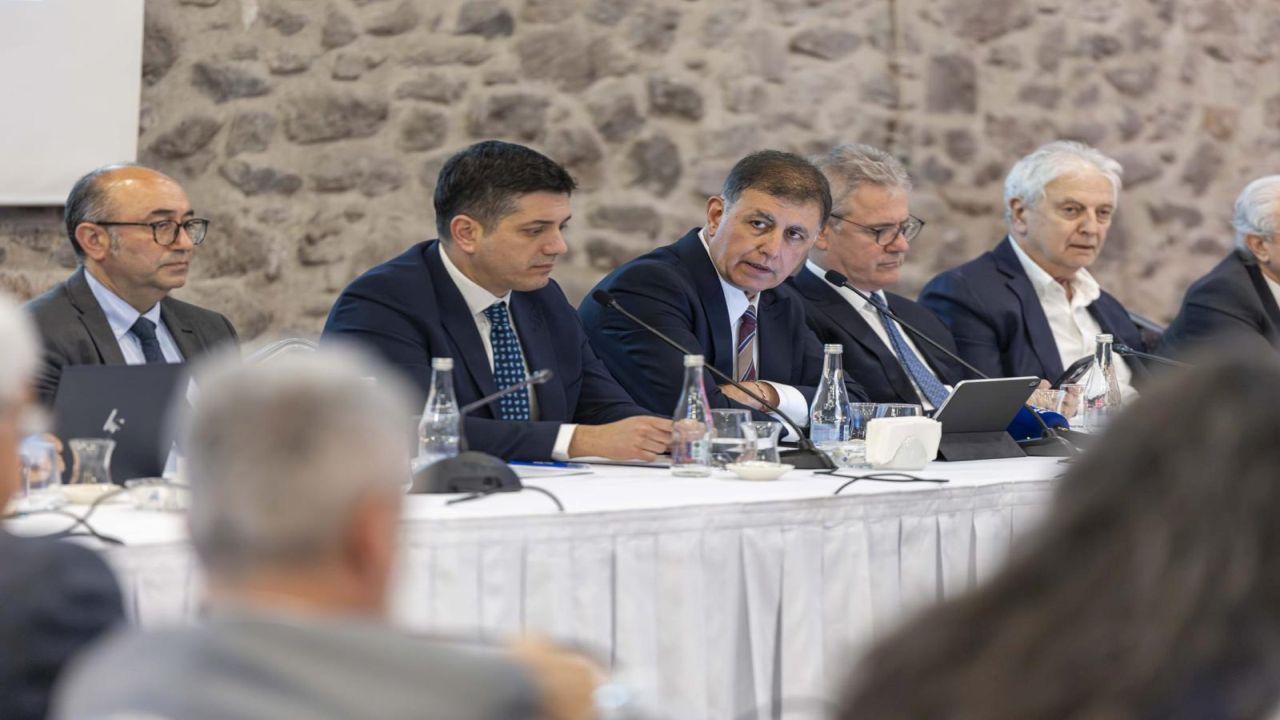 Başkan Tugay: Enerji güvenliği için şehirler kendi sistemlerini kurmalı