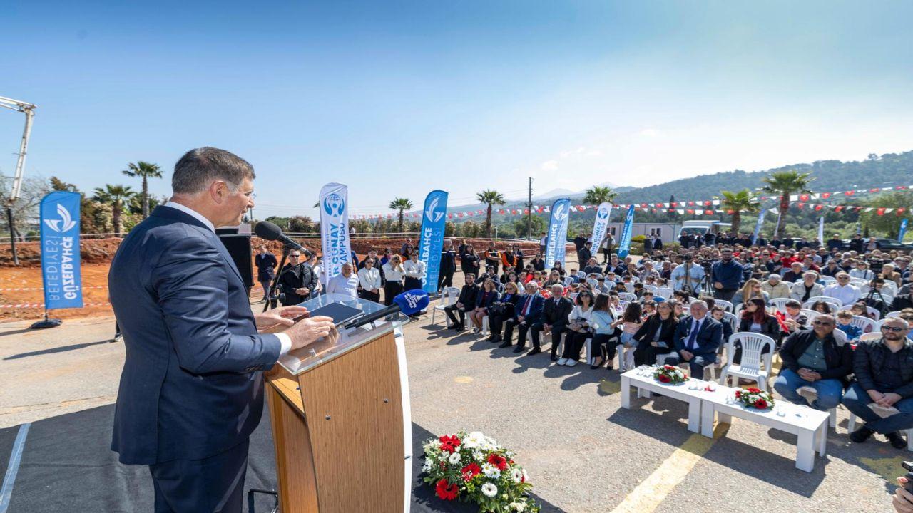 Başkan Tugay: Her zaman Güzelbahçe halkının yanında olacağım