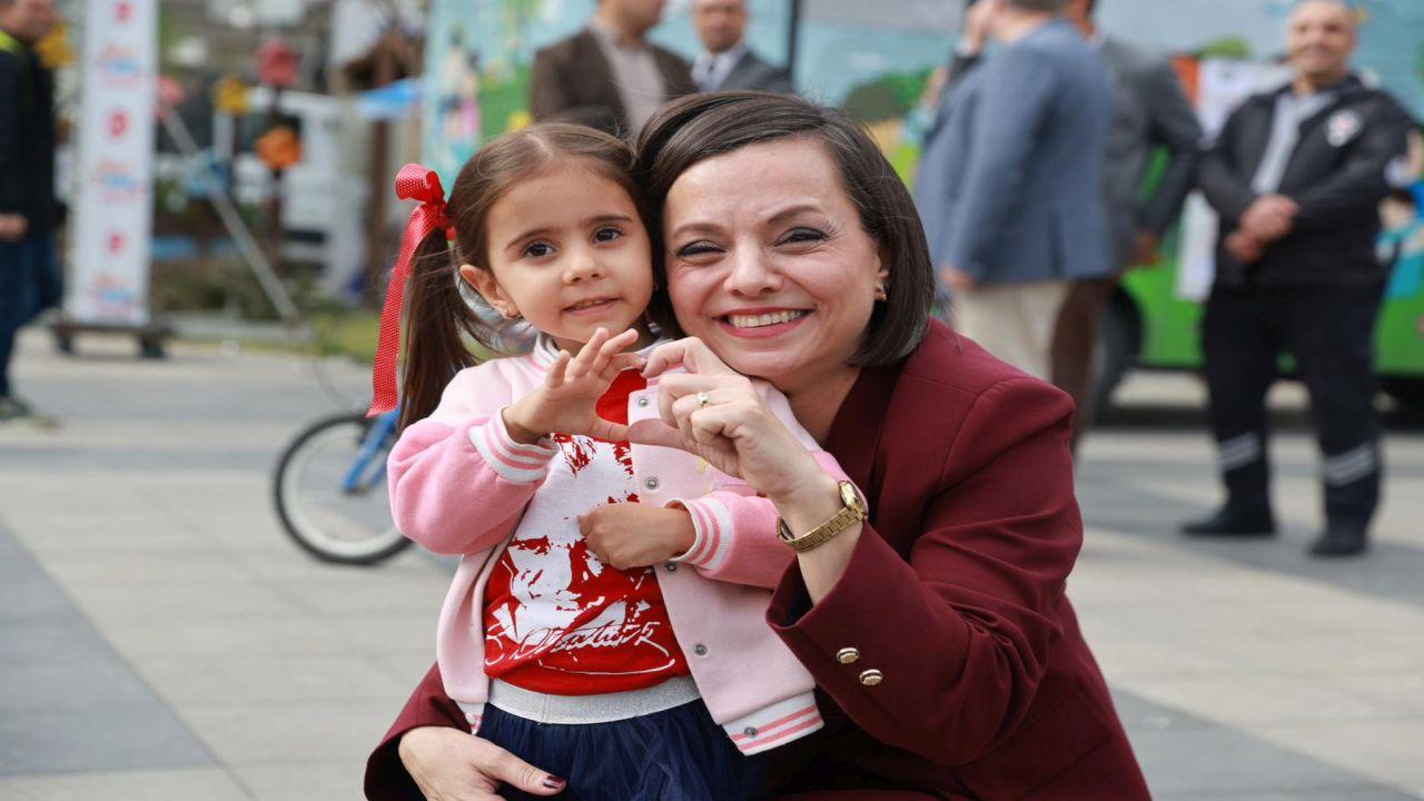 Karabağlar ’da Çocuklar Bayramlarını Doyasıya Yaşadı