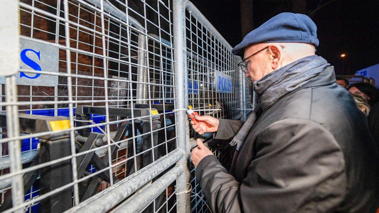 Meslek Fabrikası önünde gece nöbeti