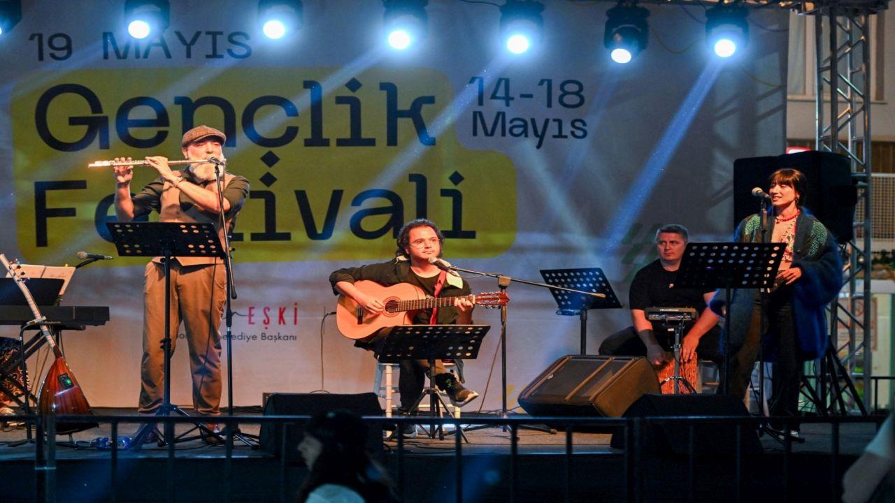 Bornova’da Festival coşkusu Grup İlyada ile başladı
