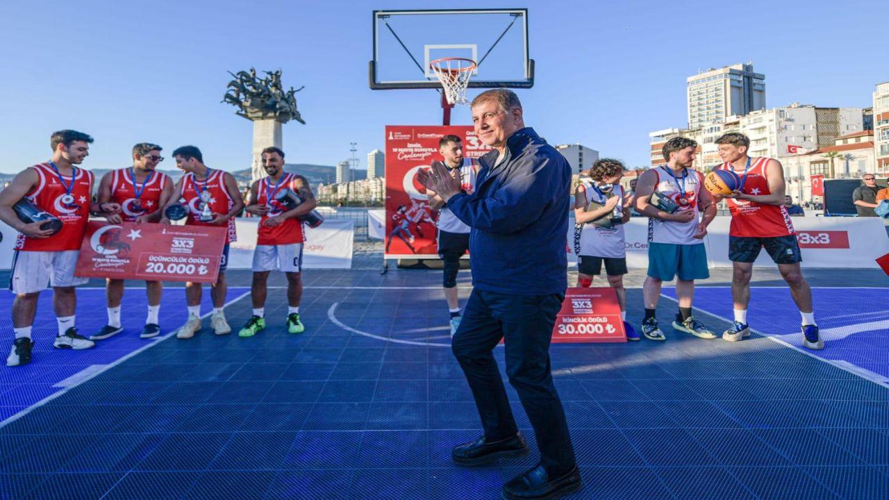 Gençler İzmir’i ayağa kaldırdı