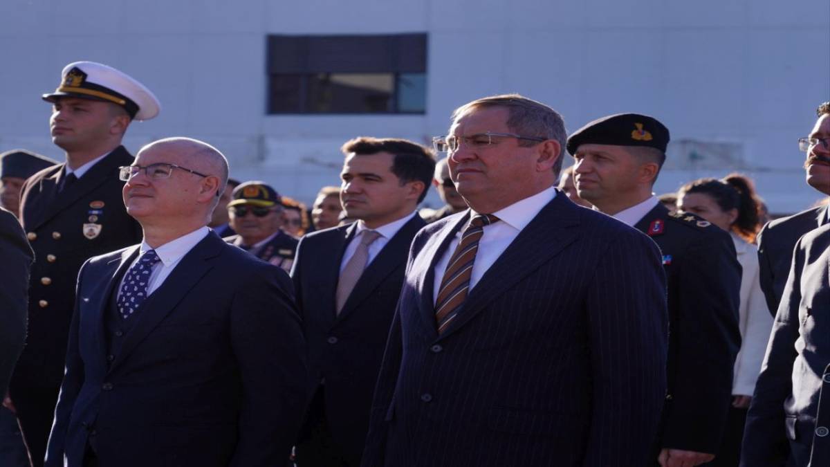 Ayvalık’ta Öğretmenler Günü coşkuyla kutlandı