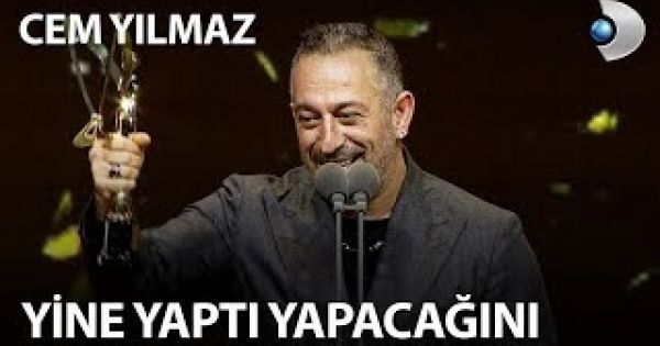 Cem Yılmaz Pantene Altın Kelebek sahnesinde yine yaptı yapacağını!